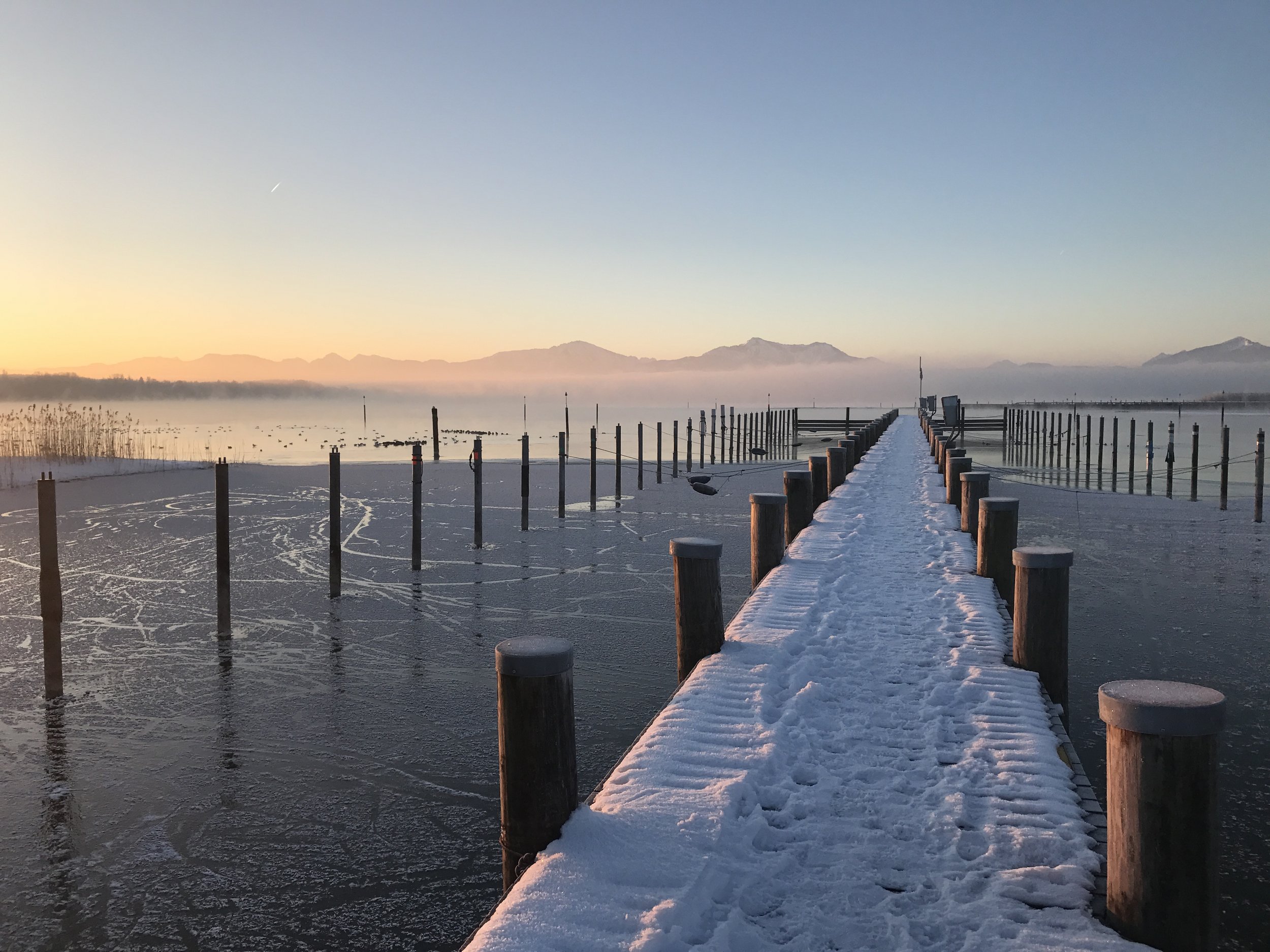 Romantische Winterstimmung am Chiemsee Gaststeg "Graben"