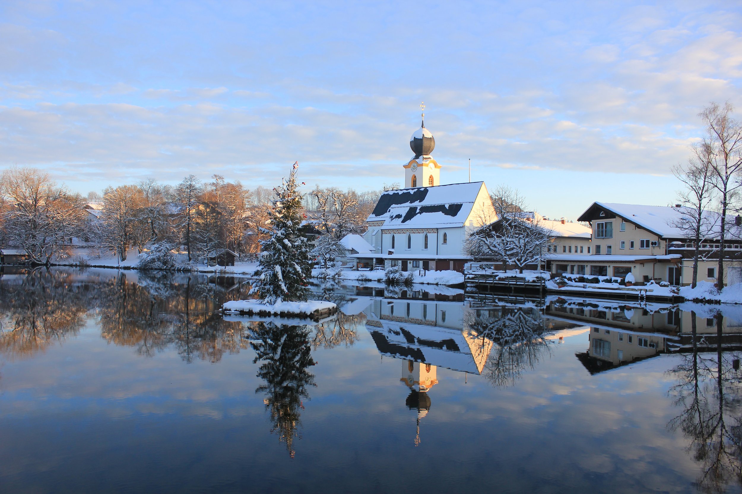 Pfarrkirche Truchtlaching im Winter